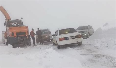 Kars'ta kar ve tipi nedeniyle yolda mahsur kalan 3 kişi kurtarıldı - Son Dakika Haberleri